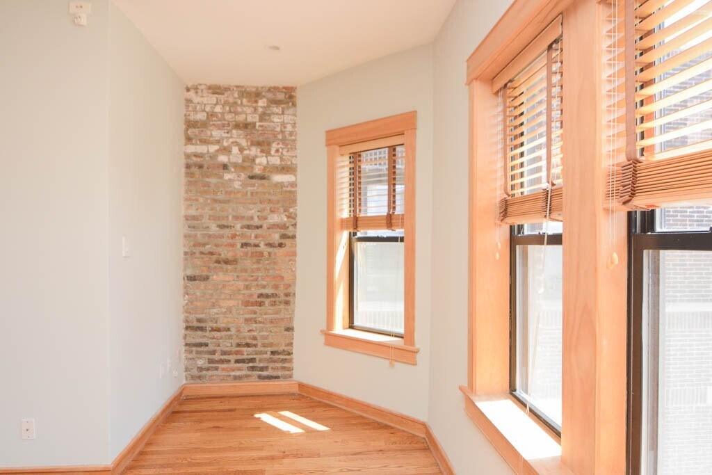 Building Photo - 726 W Addison St