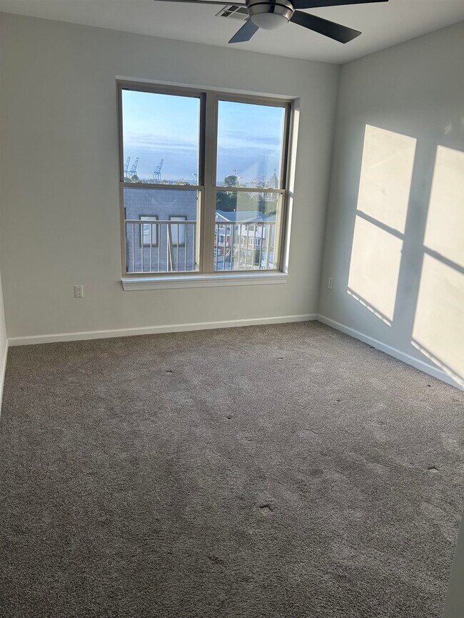 Building Photo - 186 Broadway