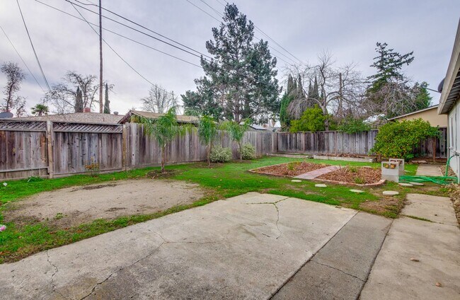 Building Photo - Wow! What a Great Home! Available Soon!