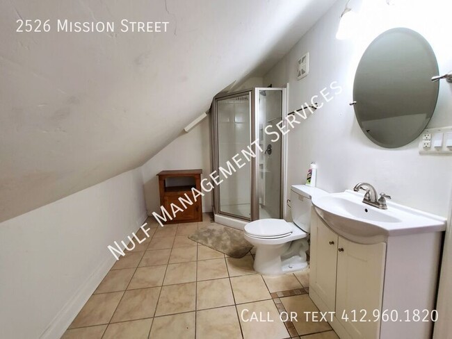 Building Photo - 2526 Mission St