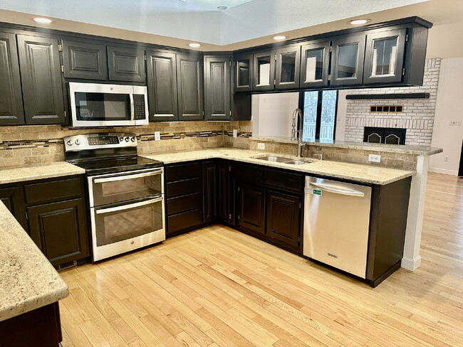 Building Photo - 4 Lois Ln