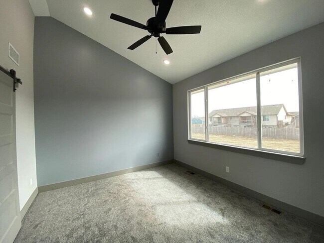 Building Photo - 2279 S Chateau Ct