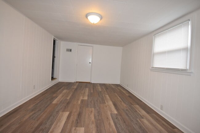 Building Photo - 2 Bedroom Home For Rent Fortville IN