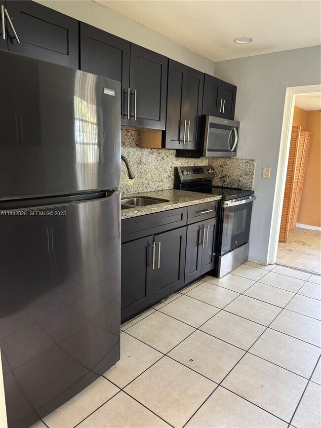 Building Photo - 2620 SW 53rd Ave