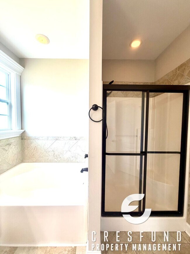 Building Photo - Spacious 3Br 2.5 Bath with Bonus room Fenced in yard