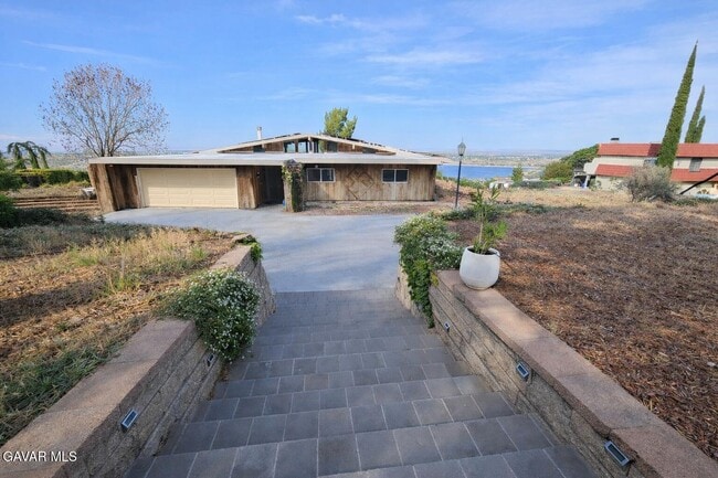 Building Photo - 145 Lakeview Dr