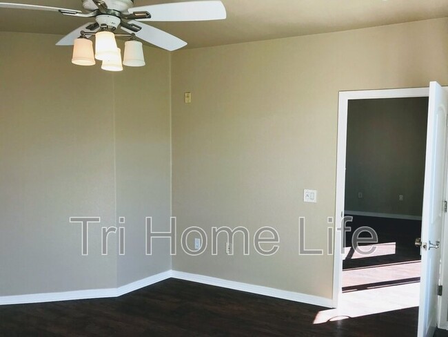 Building Photo - 10184 Park Meadows Dr