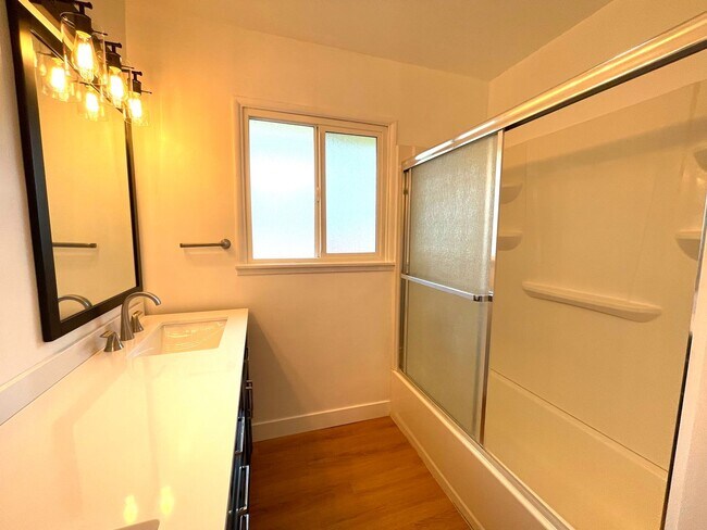 Building Photo - Updated Four Bedroom home in Riverside $3,150
