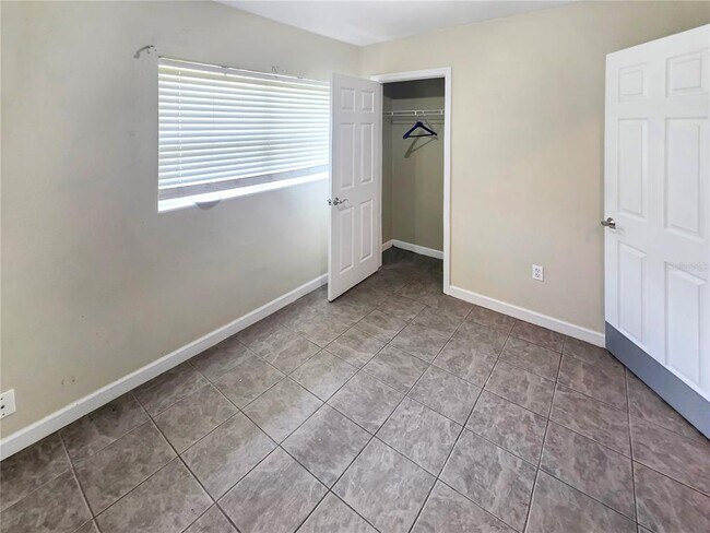 Building Photo - 5117 Lake Howell Rd