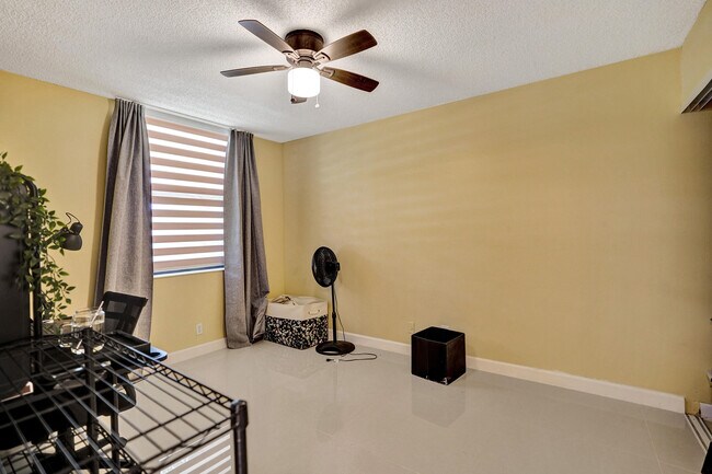 Building Photo - 2659 Carambola Cir N