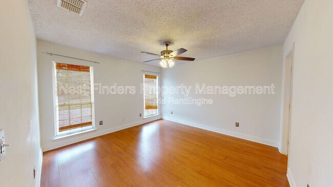 Building Photo - 11201 Wandering Oaks Dr