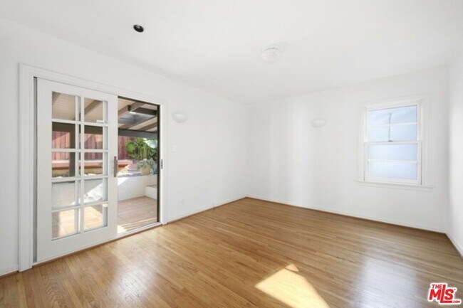 Building Photo - 2634 Lakewood Ave N