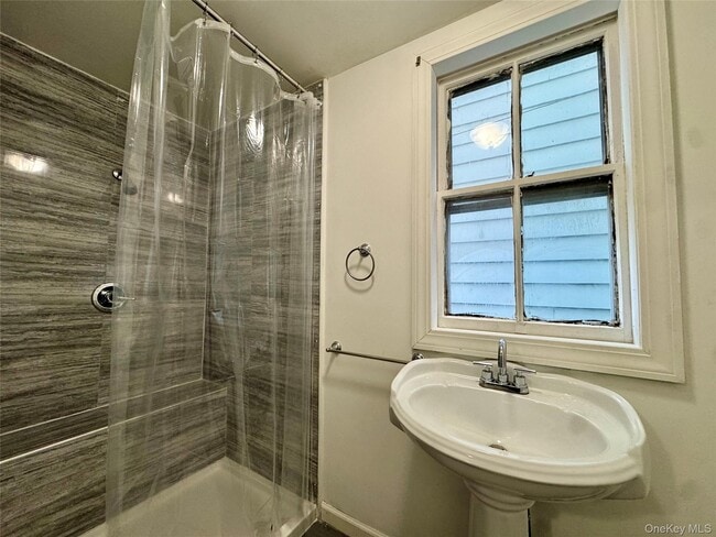 Building Photo - 134 N 7th Ave