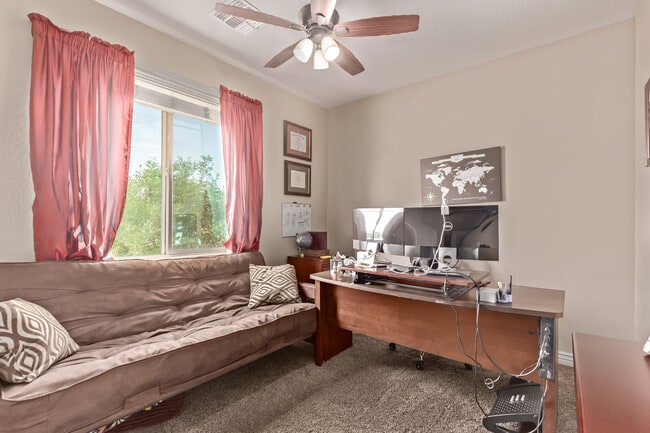 Building Photo - 729 W Silver Reef Dr