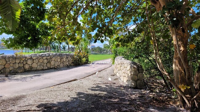Building Photo - 20515 E Country Club Dr