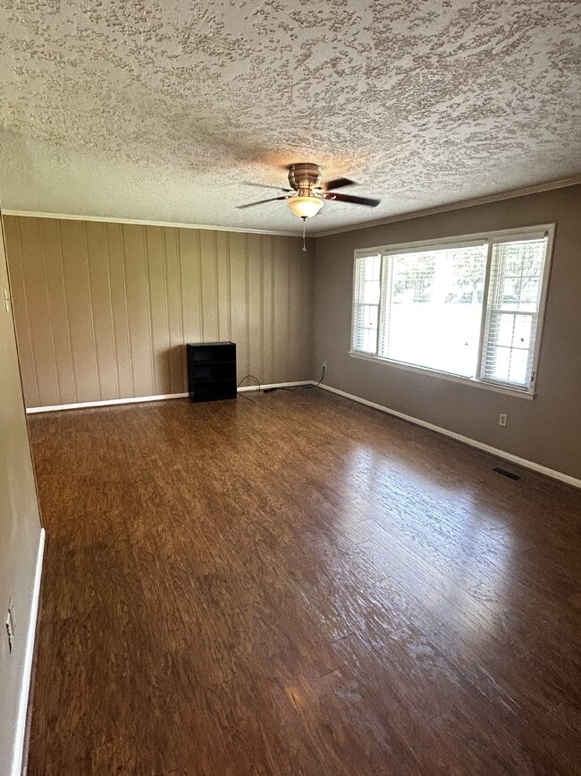 Building Photo - Charming 3 Bed, 2 Bath Rental Home in Mart...