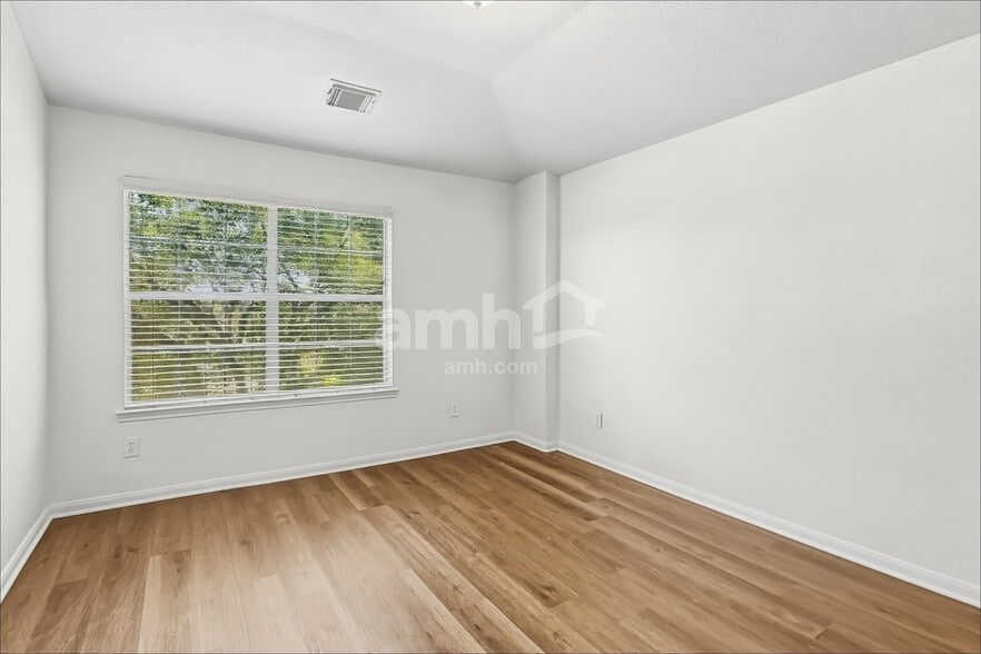 Building Photo - 1631 Laura Anne Dr