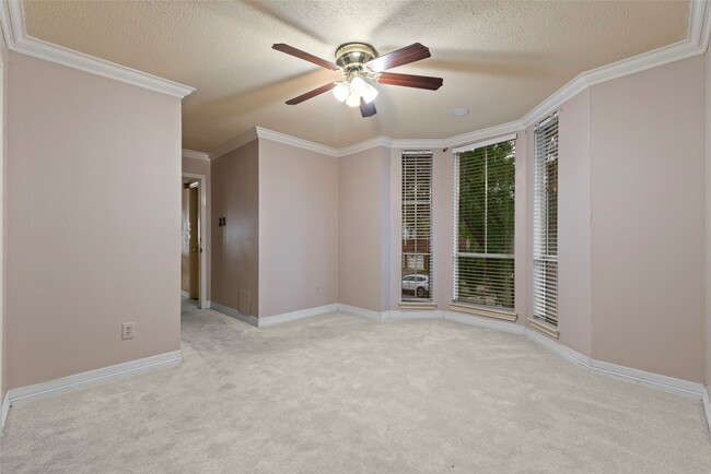 Building Photo - 13051 Meadowline Dr