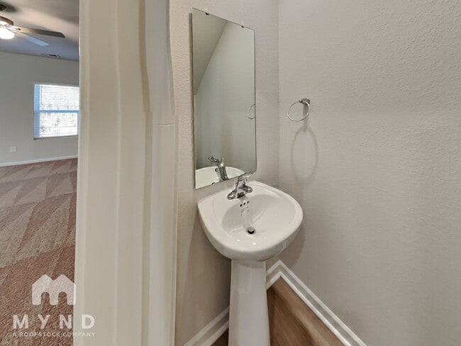 Building Photo - 329 New Villas St