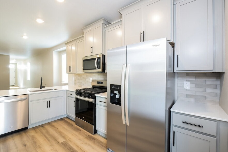 Building Photo - 9468 Yampa St