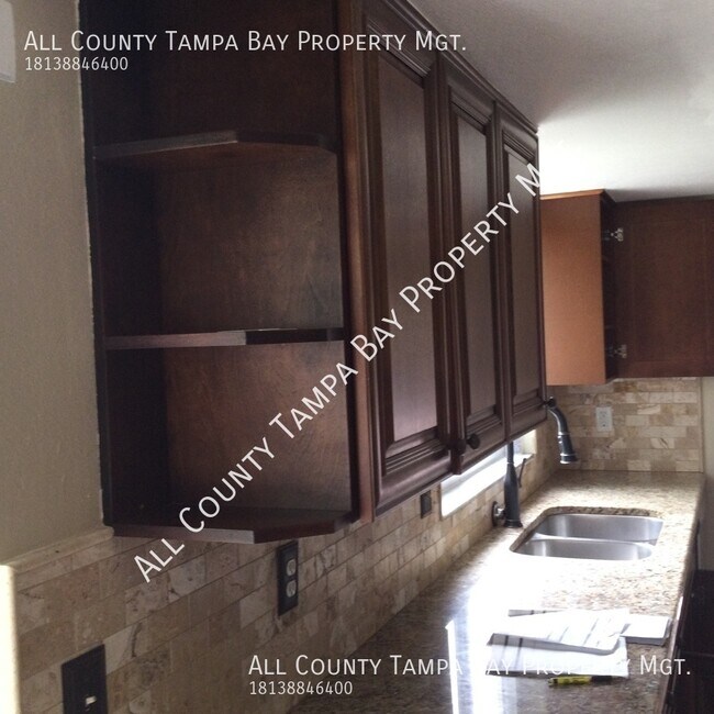 Building Photo - 15604 Deer Glen Dr