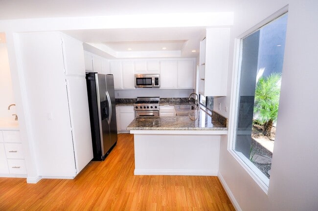 Building Photo - Coronado Cays 4 bd/2.5 ba home in Bahama Village