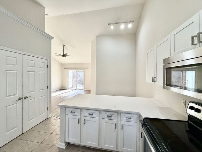 Building Photo - Independence South Brick One Level Patio Home. UPDATED! Open Floor Plan, Clean, Pets Ok!