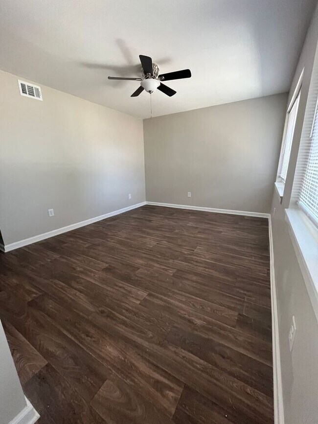 Building Photo - One Month Free! Classic 1 Bedroom Apartment in Historic Downtown College Park!
