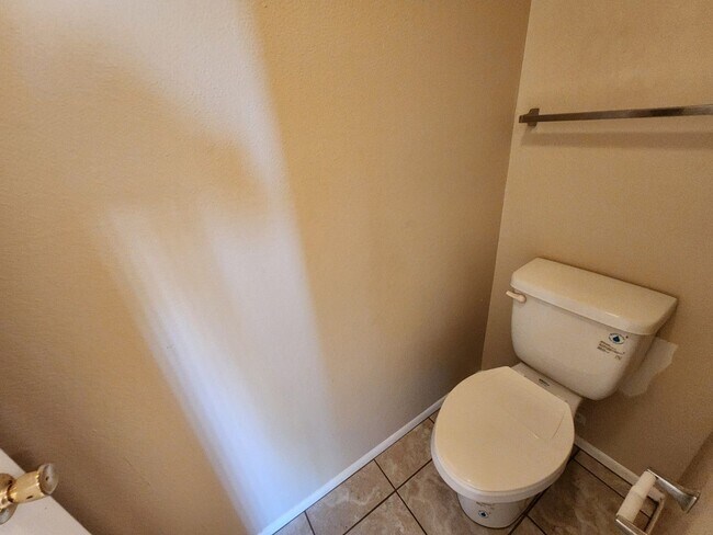 Building Photo - Lovely 2 Bed 2 Bath Downstairs Condo in Gr...