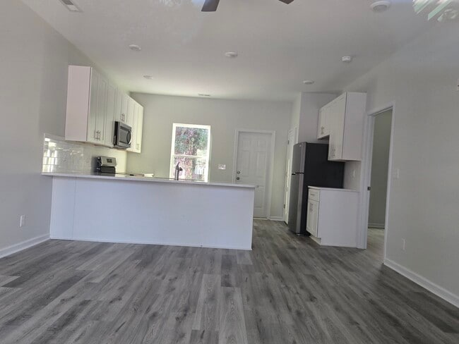Building Photo - 551 Barber Rd
