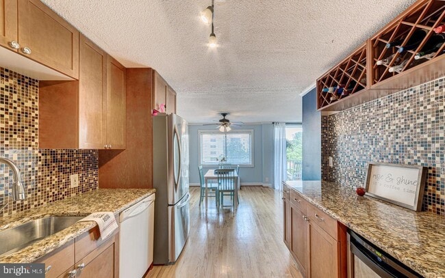 Building Photo - 2059 Huntington Ave