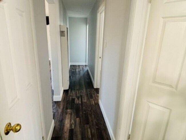 Building Photo - Beautiful Remodeled Home in Tehachapi!