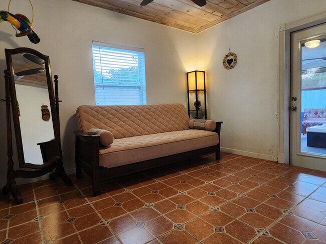 Building Photo - 1219 N M St