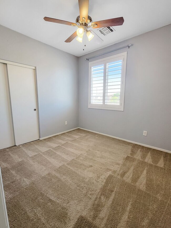 Building Photo - Lots of sq ft for the money in Goodyear!