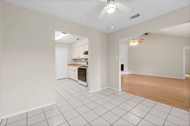 Building Photo - 18703 Lippizaner Dr