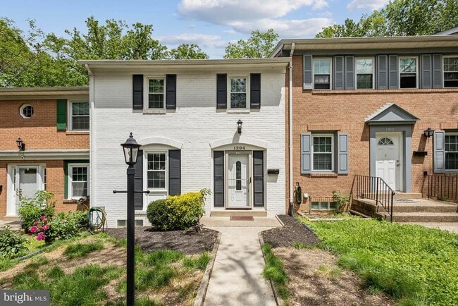Primary Photo - 1204 Fox Run Pl