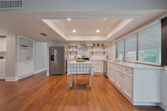 Building Photo - 3835 Cypressdale Dr