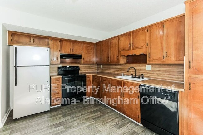 Building Photo - 2258 Cheshire Dr