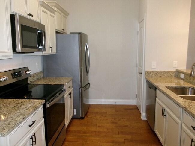 Building Photo - 1 bedroom condo in Queens Harbour
