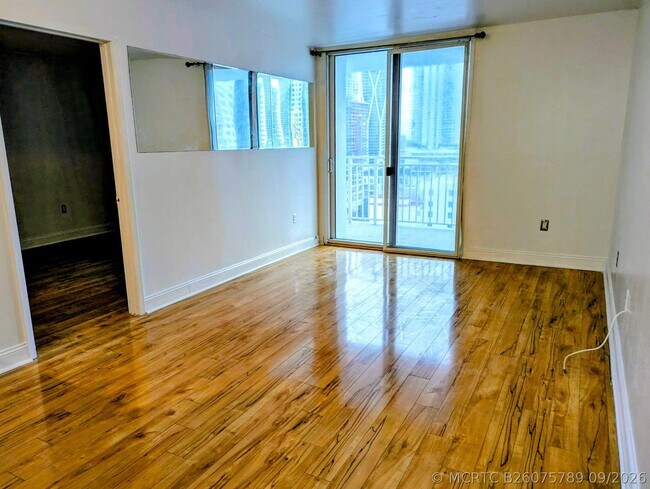 Building Photo - 850 N Miami Ave