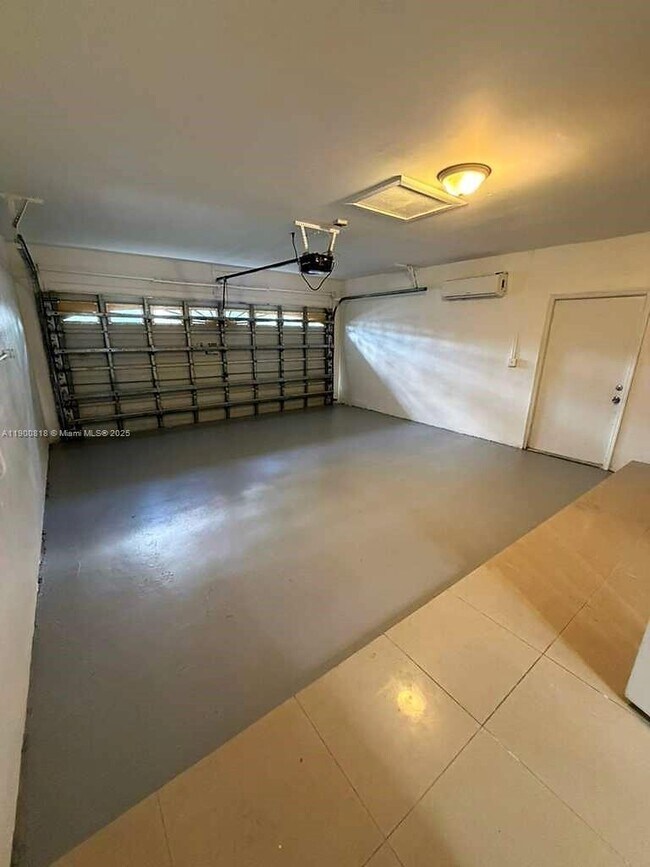 Building Photo - 219 SE 8th St