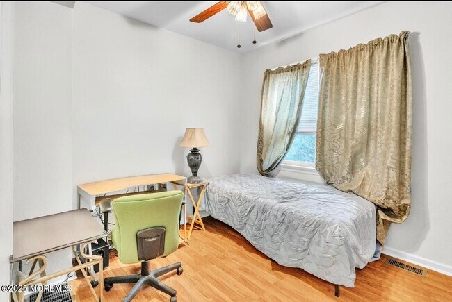 Building Photo - 137 Seabreeze Way