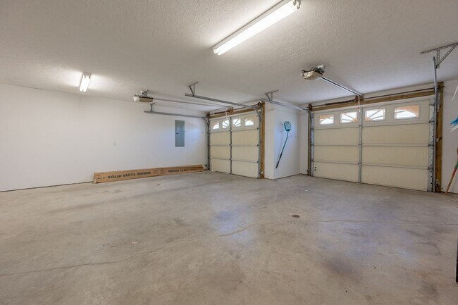 Building Photo - 1701 Stratford View Dr