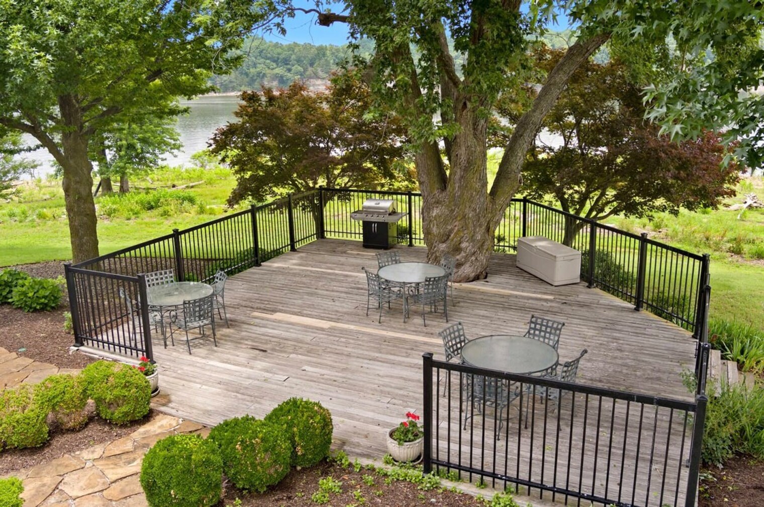 Building Photo - 18436 Ponderosa Dr