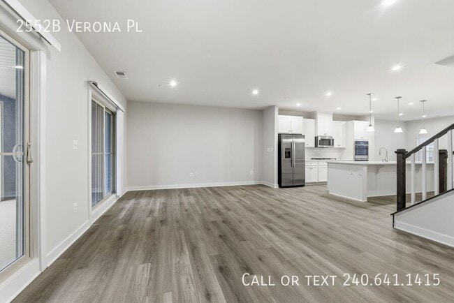 Building Photo - 2552B Verona Pl-