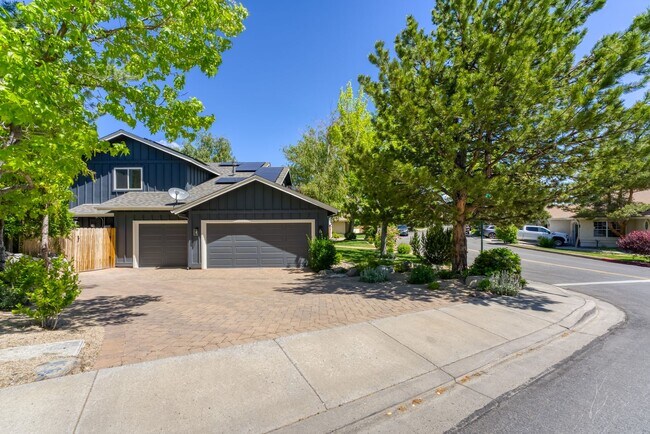 Building Photo - Interior Style you want, in the School zones you want, Plus Panoramic Views!