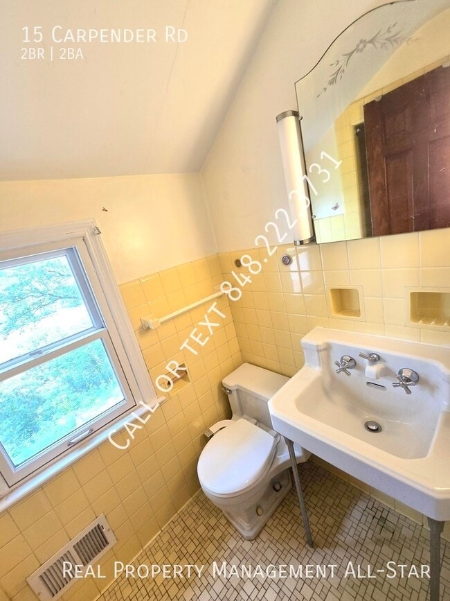 Building Photo - 15 Carpender Rd