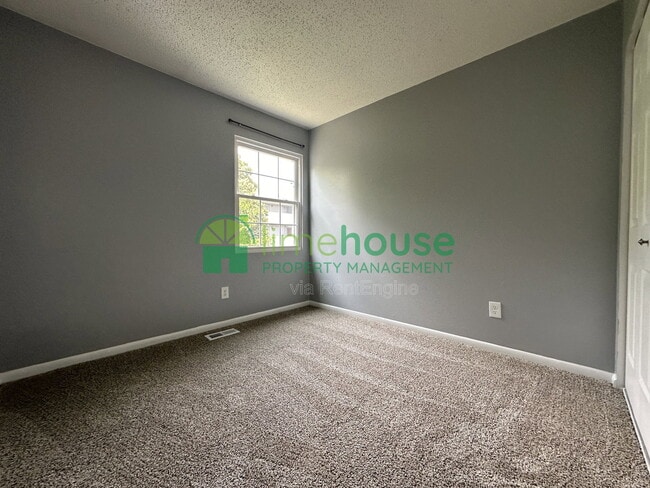 Building Photo - 1318 River Birch Run S