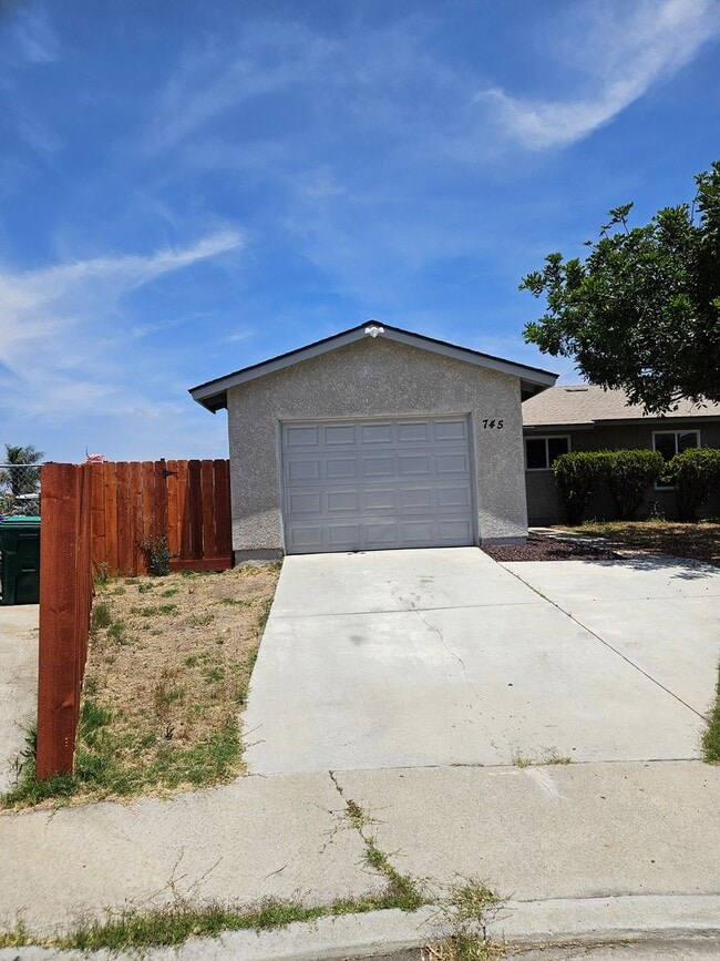 Building Photo - 745 Rene Ct