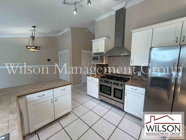 Building Photo - 1366 Valhalla St